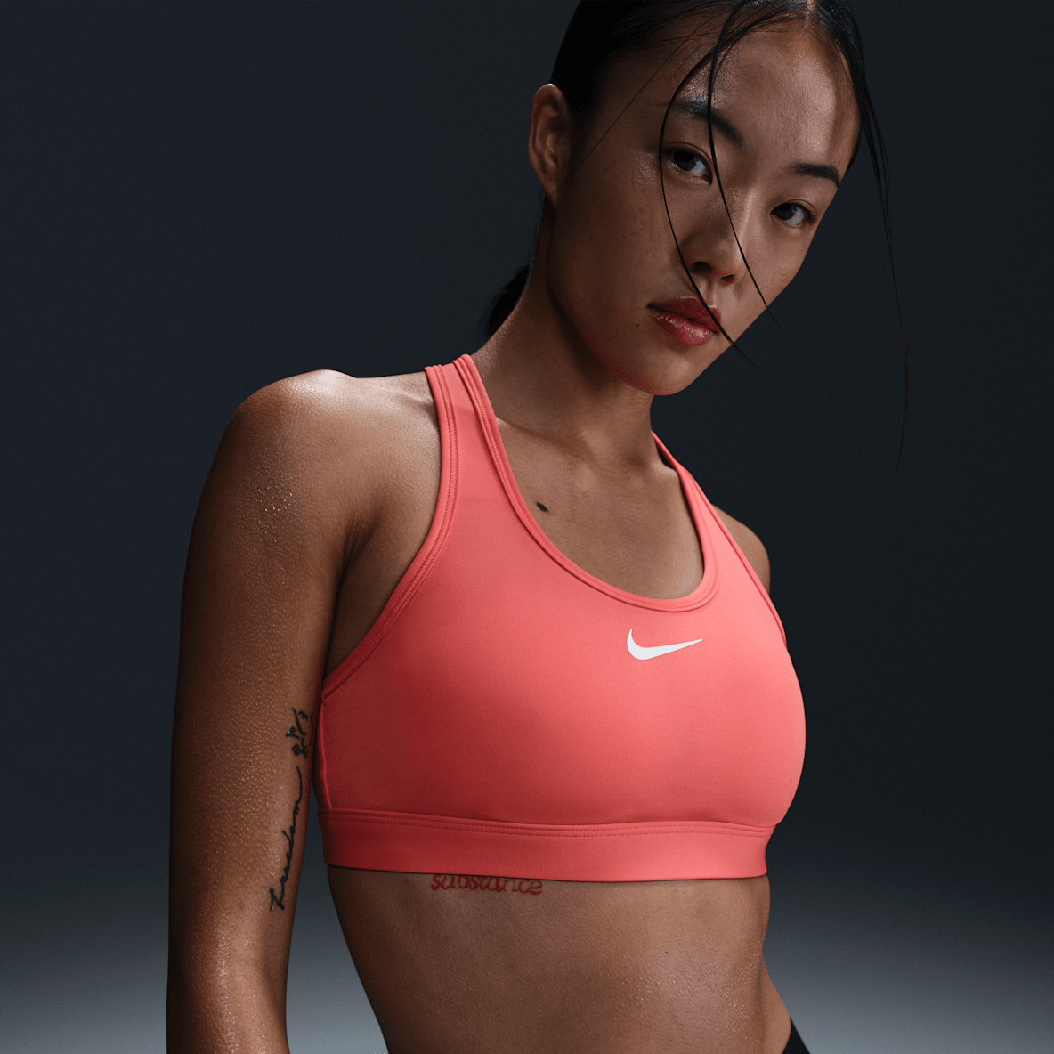 Nike スポーツウェアセット ブラトップ・Tシャツ・レギンス 8716.jpg
